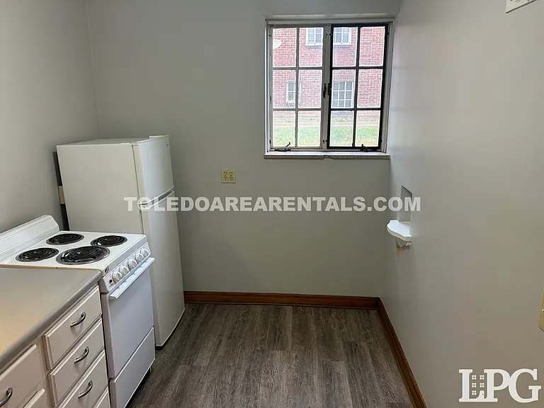 2244 W Sylvania Ave #1 — Photo 5