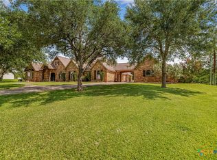 178 Juniper Trl, Yoakum, TX 77995