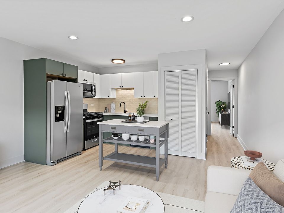 1st image of 5616 N Washtenaw Ave APT 204
