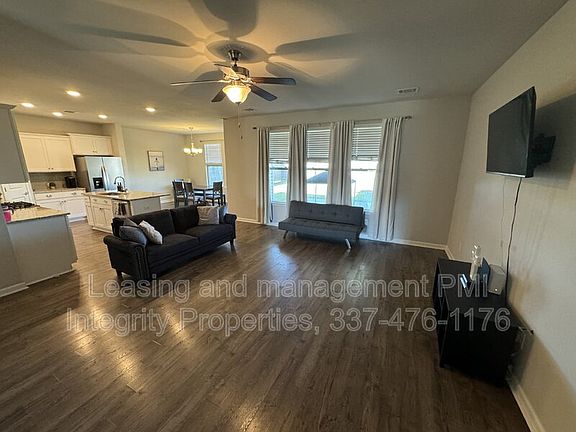4th image of 118 Garden Oaks Ave