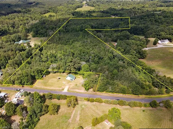 370 Park Springs Lake Rd, Providence, NC 27315