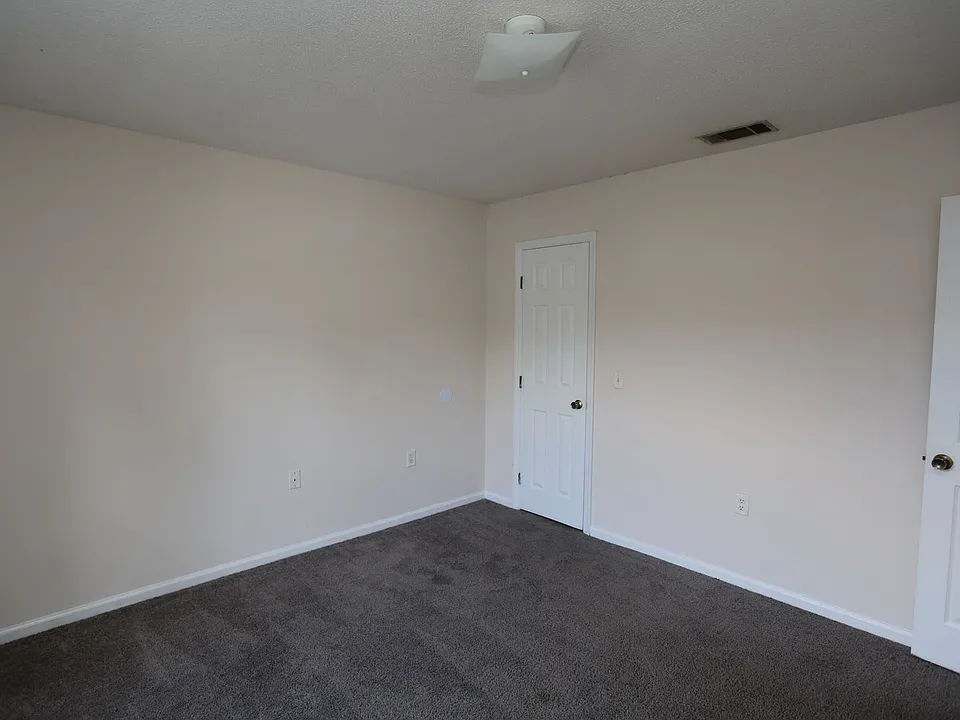 140 Lanier Dr #102