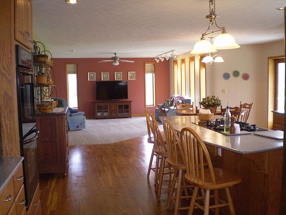 3rd image of 218 Que Vista Dr E