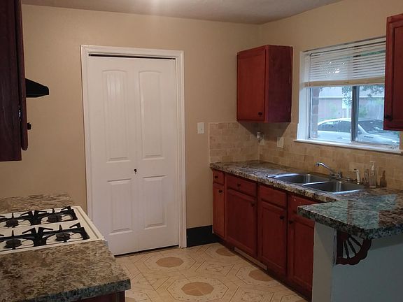4th image of 12442 Warrenwood Dr