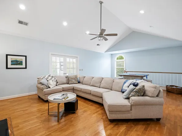 1220 Bridgewater Ln, Chattanooga, TN 37405