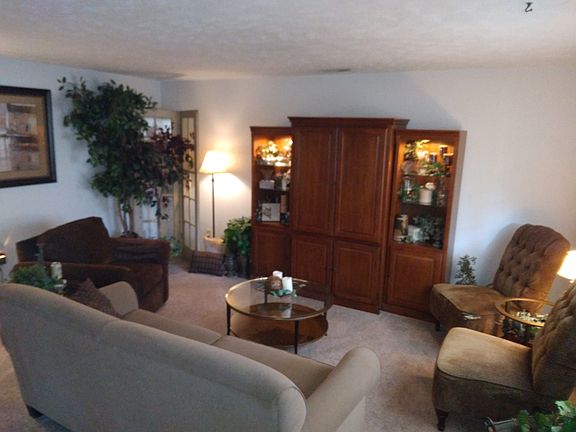 4th image of 4523 Prescott Ave #17