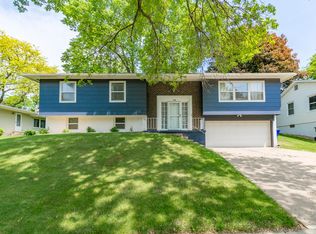 288 Windsor Dr NE, Cedar Rapids, IA 52402