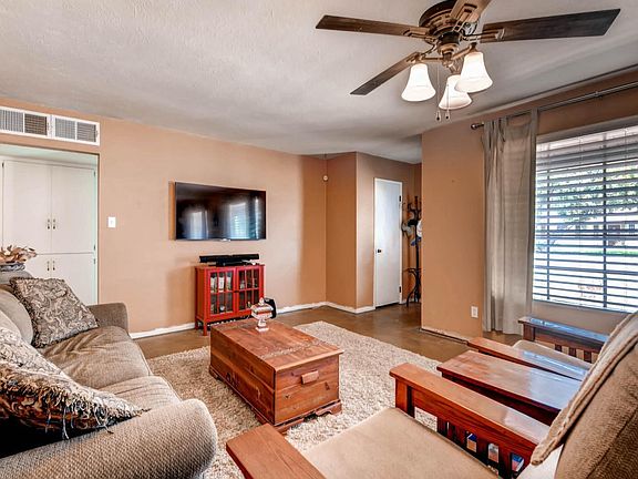4th image of 915 E Keim Dr