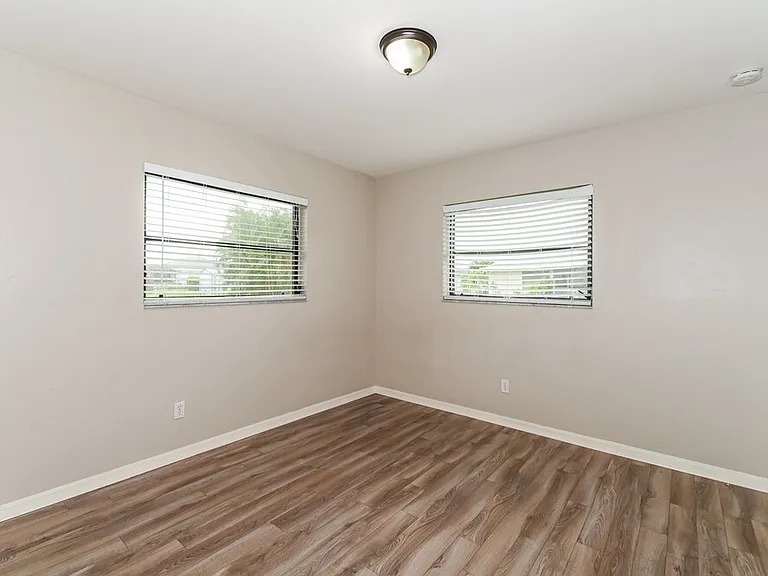 2529 SW 15th Pl — Photo 14