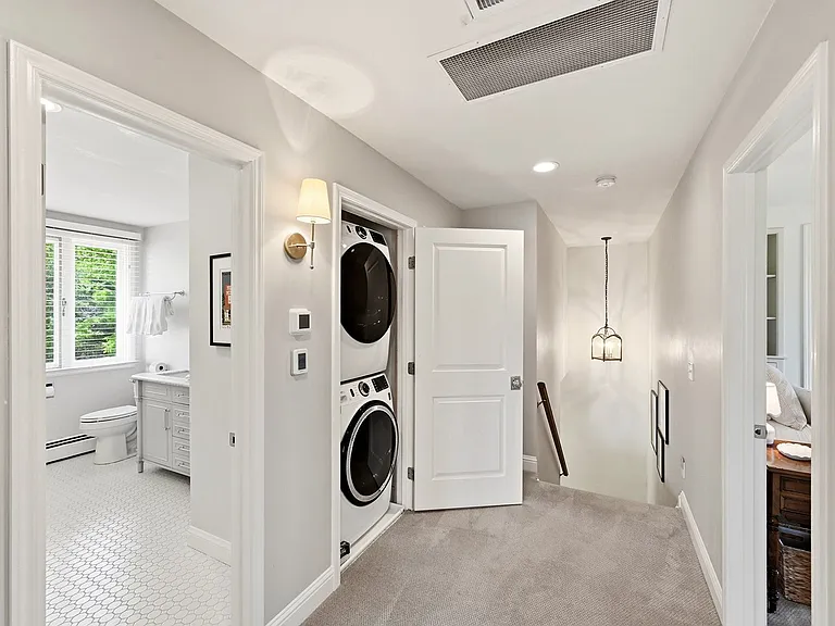 516 Country Ln — Photo 32