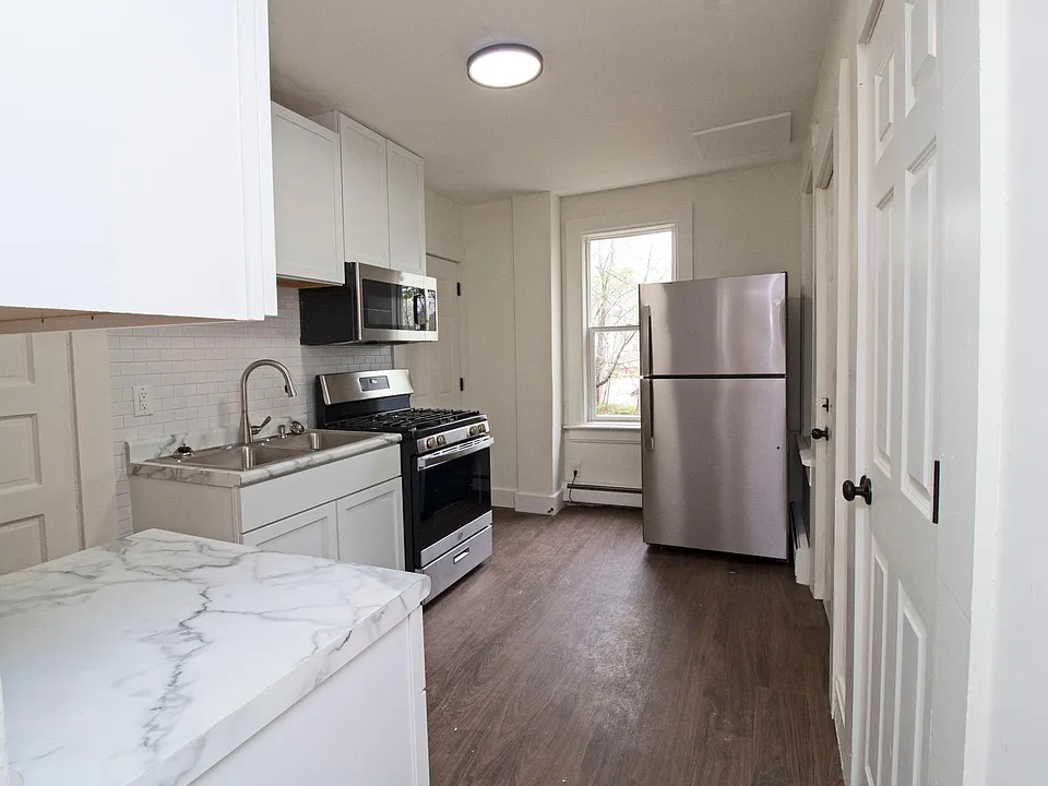 869 Central Ave W