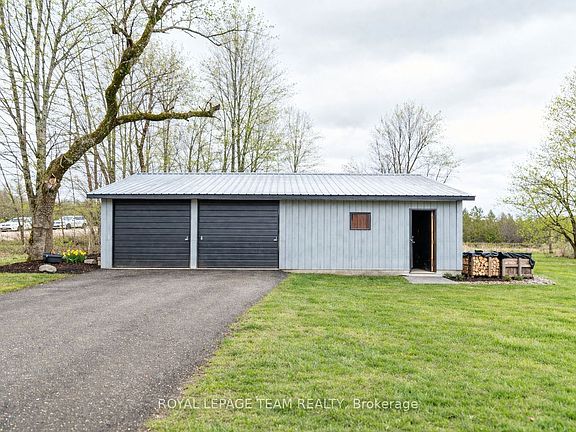 4th image of 1448 Perrault Rd