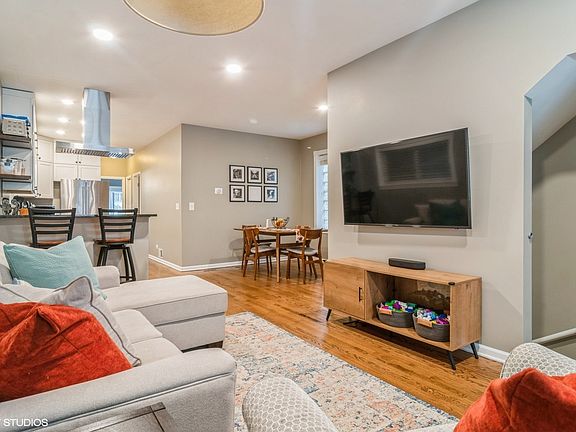 3rd image of 1514 N Bosworth Ave #1