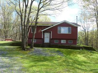 114 Mountain View Rd, Greeley, PA 18425