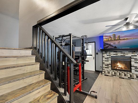 4th image of 208 Cloverdale Blvd Unit 4