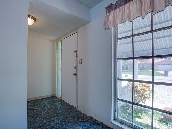 4th image of 1401 47th Ave NE