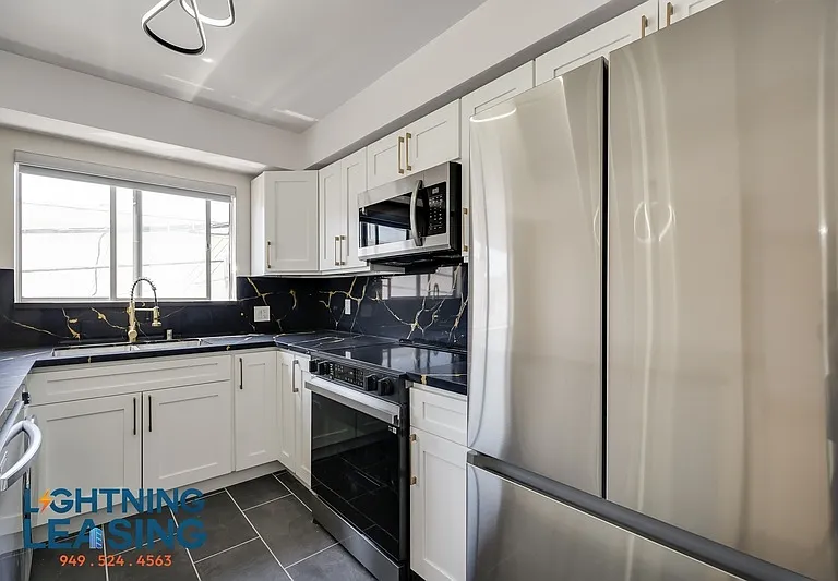 1035 N Hayworth Ave #100 — Photo 19