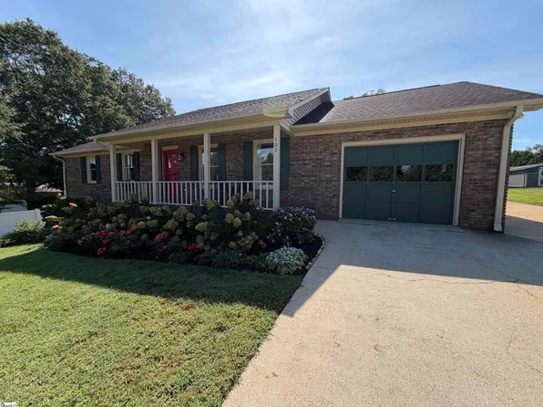 103 N Johnson St, Landrum, SC 29356