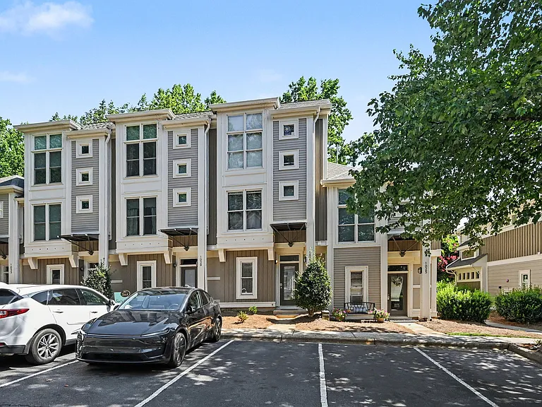 1027 Park West Dr — Photo 1