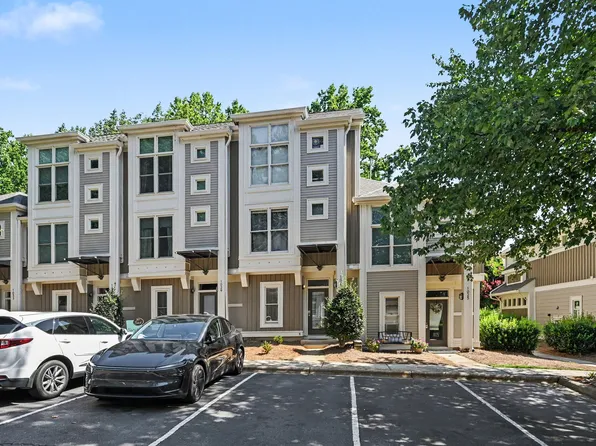 1027 Park West Dr, Charlotte, NC 28209