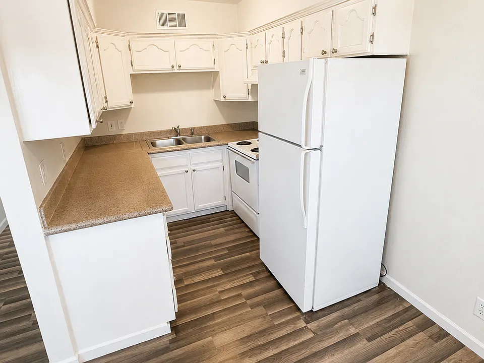 412 W Monroe Ave #14