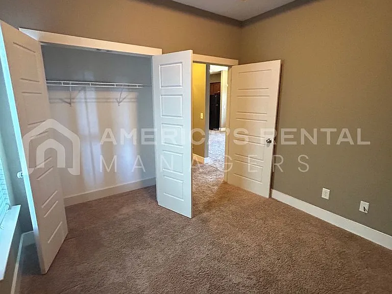 860 Kent Dr — Photo 16