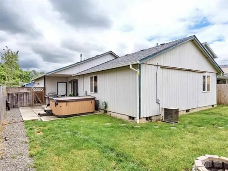 1307 Aqua St SE — Photo 19