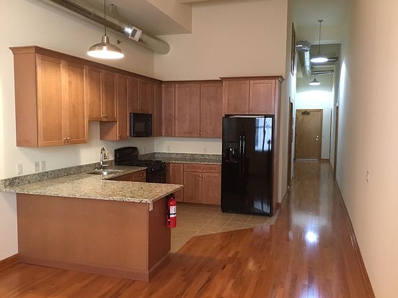 5th image of 323 Pine St APT 202