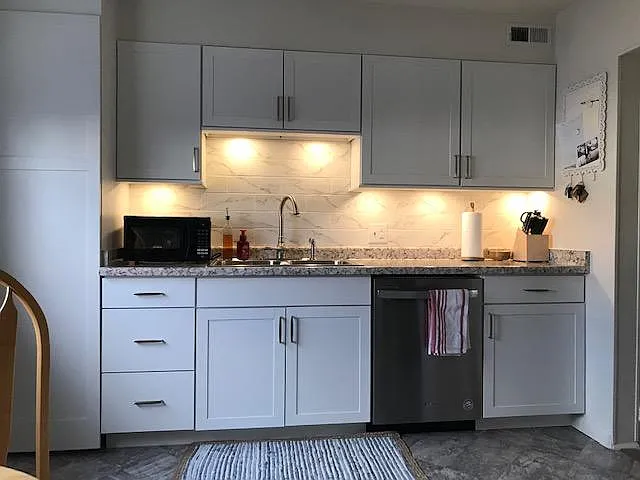 Under cabinet lighting