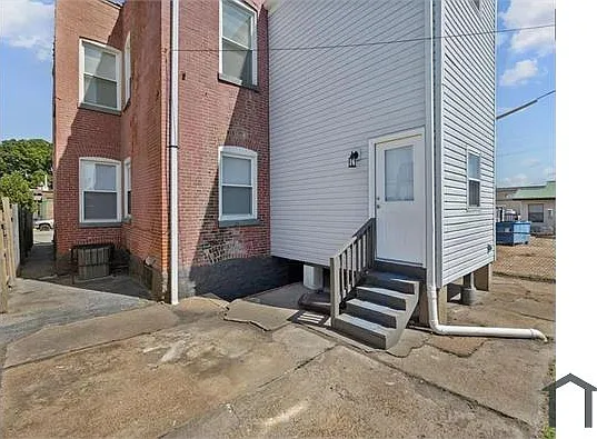7914 S Broadway — Photo 15