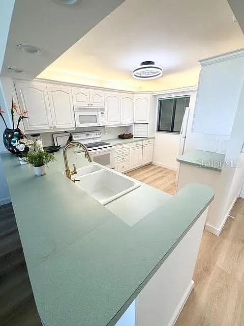 2 bed, 2.0 bath, 1074 sqft, $3,800 — Photo 4