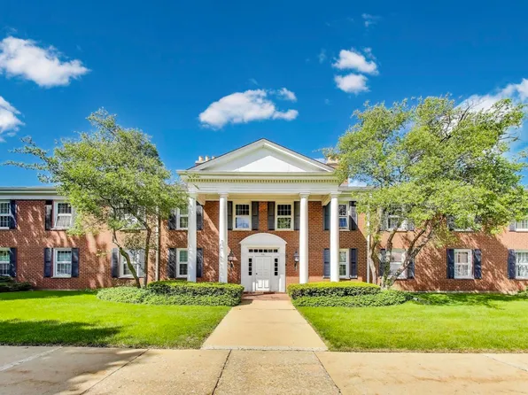 501 Coventry Ln APT 3, Crystal Lake, IL 60014