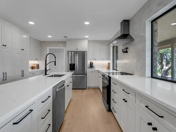 113 W Bluebonnet Road, Horseshoe Bay, TX 78657