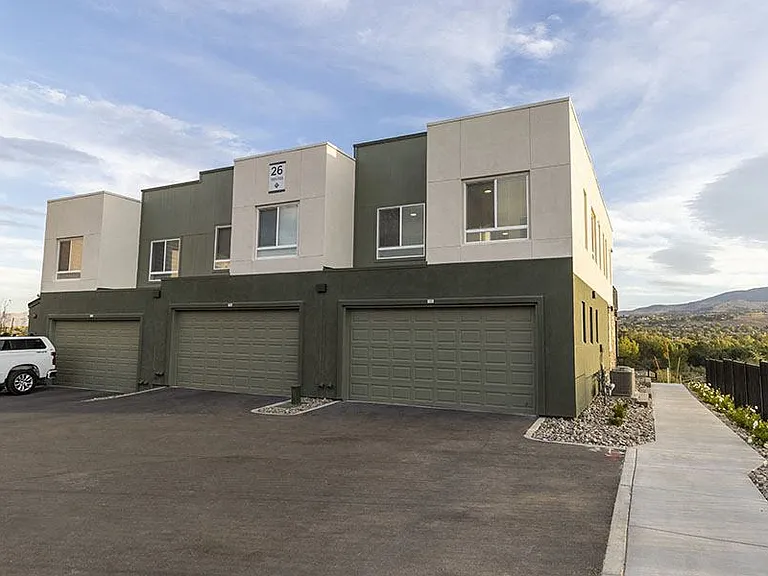 The Retreat Luxury Apartments — Photo 44