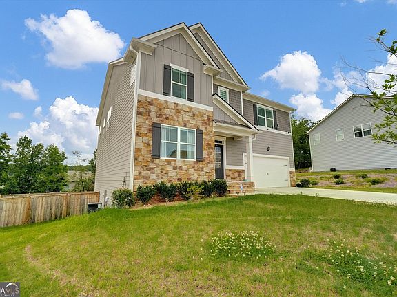 2nd image of 386 Thompson Dr
