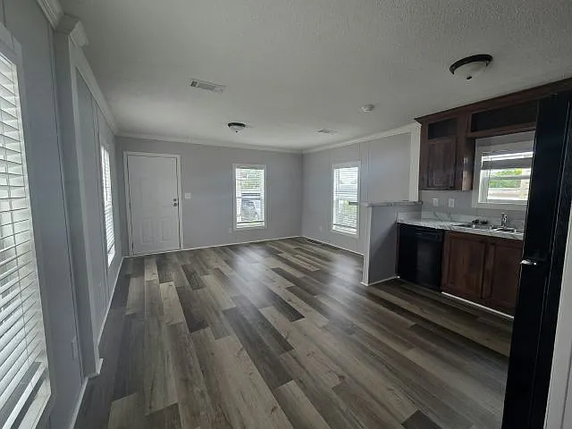 1 bed, 1.0 bath, 704 sqft, $1,700 — Photo 2