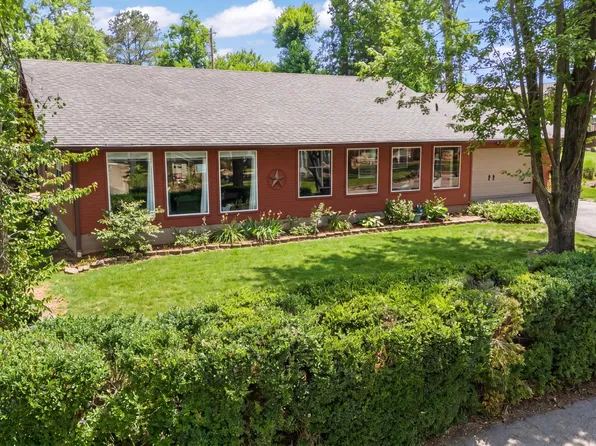 1106 Red Bud Dr, Grove, OK 74344