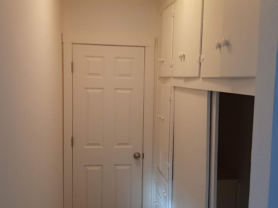 2nd image of 987 3rd Ave W