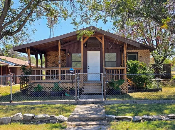 115 W Duncan Ave, Mertzon, TX 76941