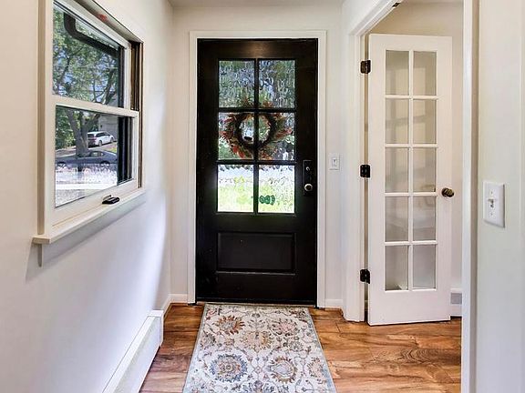 4th image of 976 Highland Ave