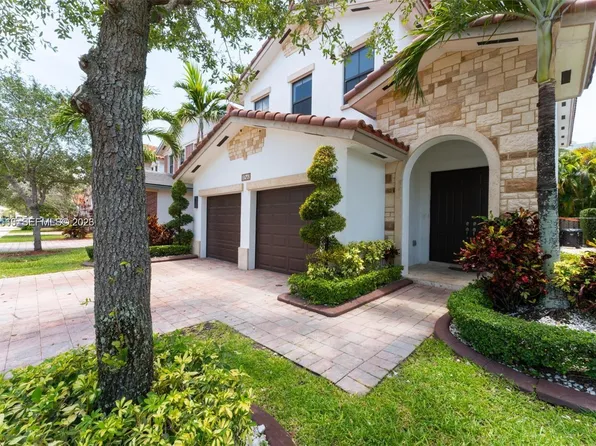 10560 NW 69th Ter, Doral, FL 33178