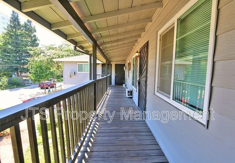 4439 V St #5 — Photo 12