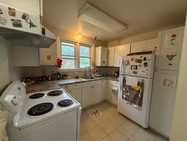 160 Mountbatten Ave — Photo 8