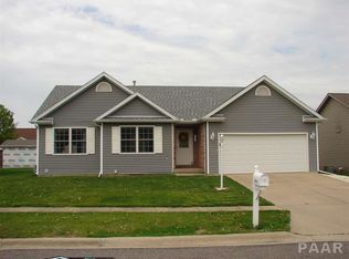 1925 English Oak, Washington, IL 61571