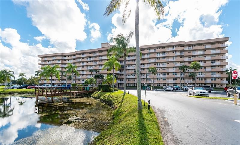 1st image of 250 Jacaranda Dr APT 104