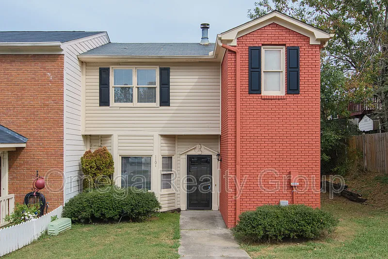 1101 Hillsboro Ln
