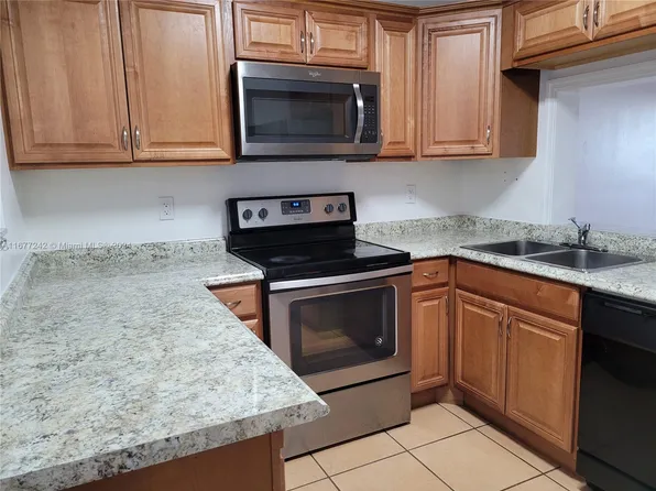 17000 NW 67th Ave APT 429, Hialeah, FL 33015