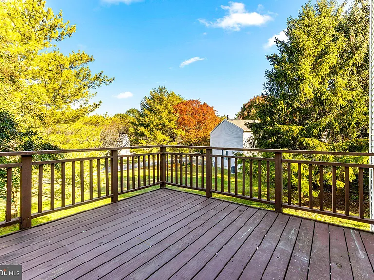 1232 Quaker Ridge Dr — Photo 10