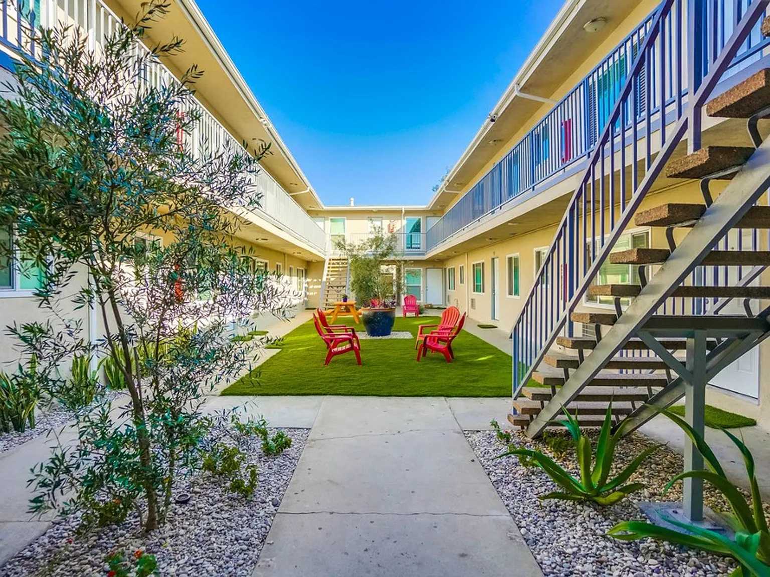 822 N. Inglewood Ave — Photo 3