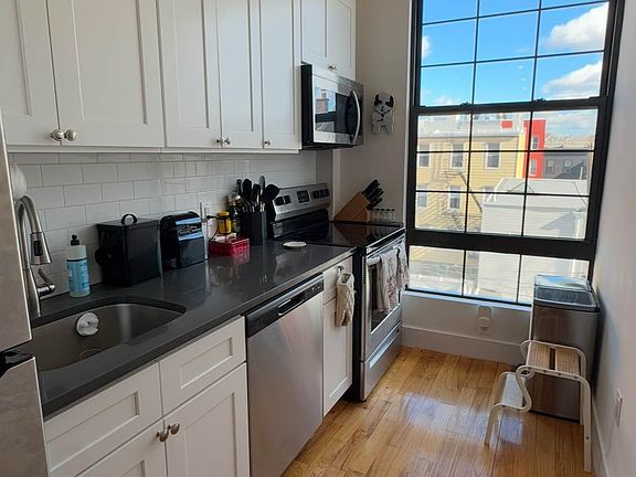3rd image of 574 Manhattan Ave APT 3B